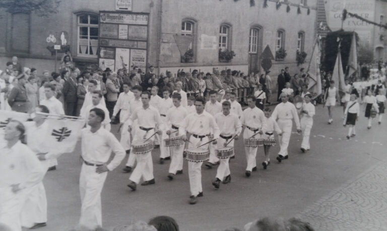 Bad Orber Volksfest 11.-13.9.1954 -Am Untertor hinten Goldener Engel
